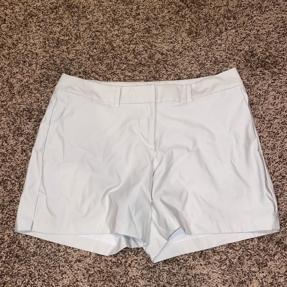 Used Nike women’s golf shorts size 6